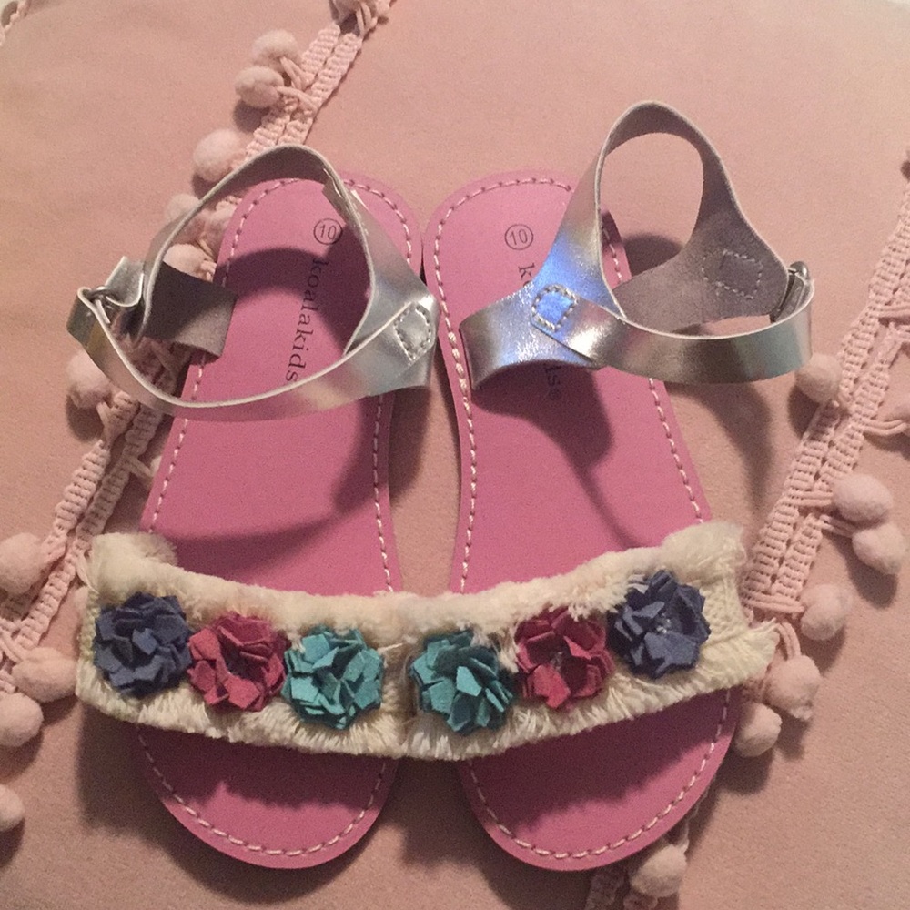 BN Koala Kids silver creamy flower sandals size 10